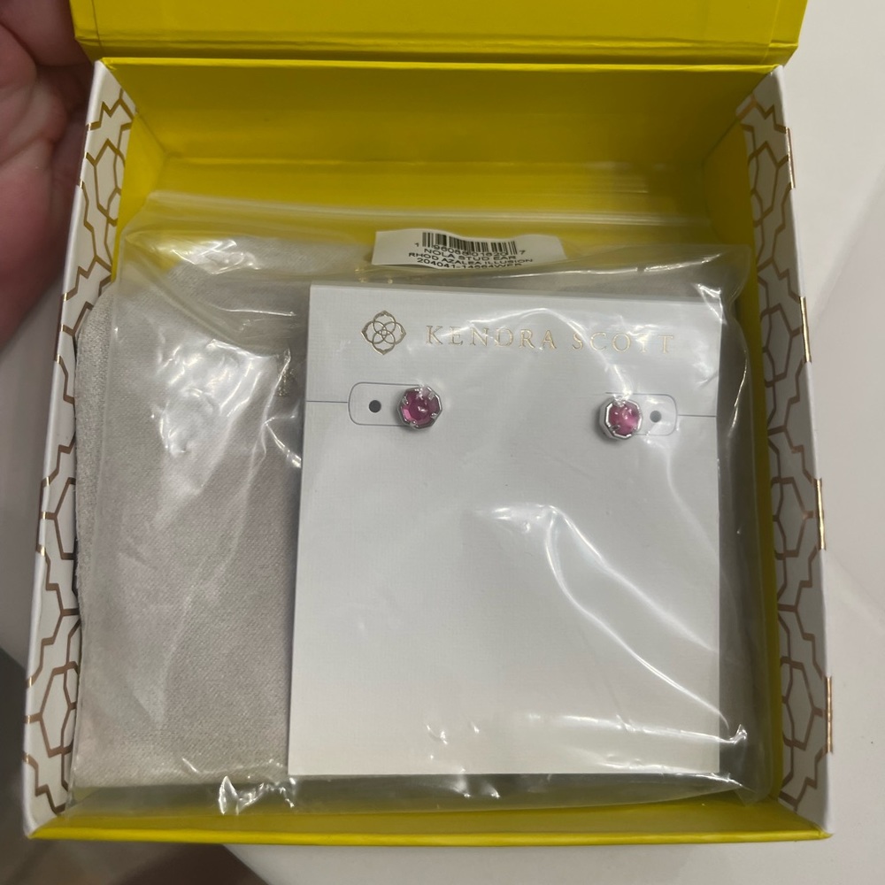 NWT Kendra Scott Nola Stud Earrings
